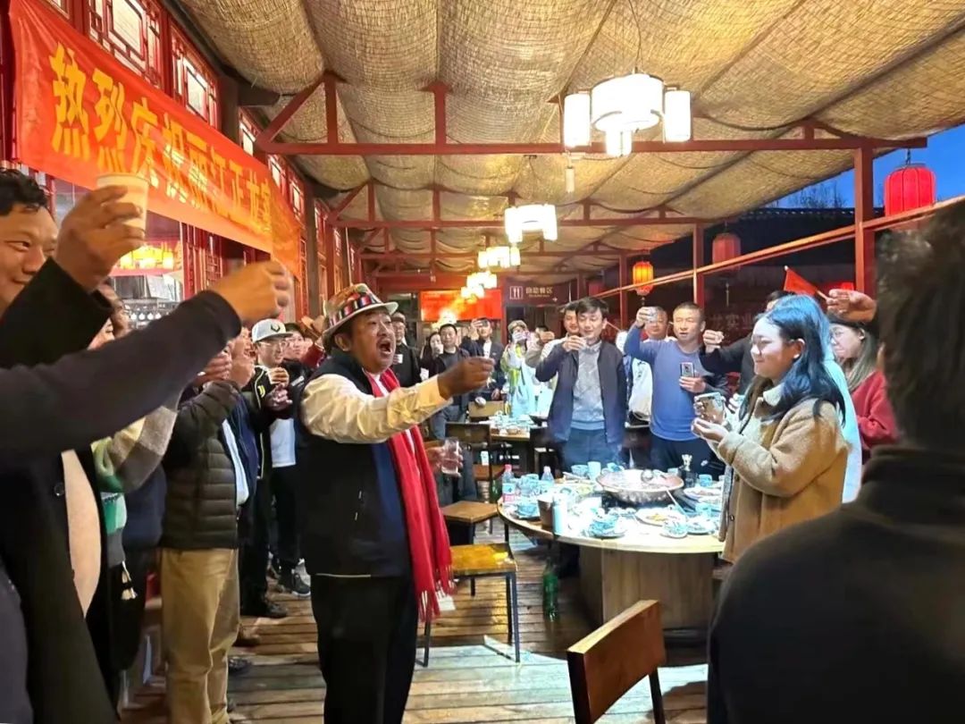正龙28岁生日宴上，杨四龙说了什么让人热泪盈眶？